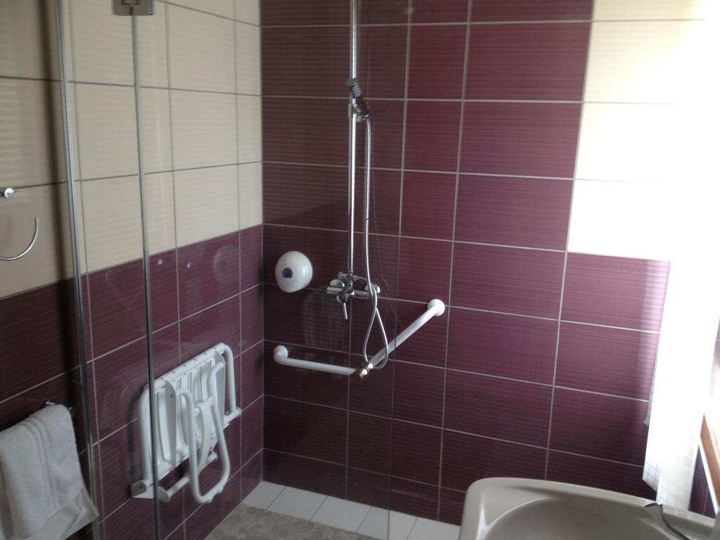 Hotel The Originals Romans-Sur-Isere Le Clos Des Tanneurs ภายนอก รูปภาพ