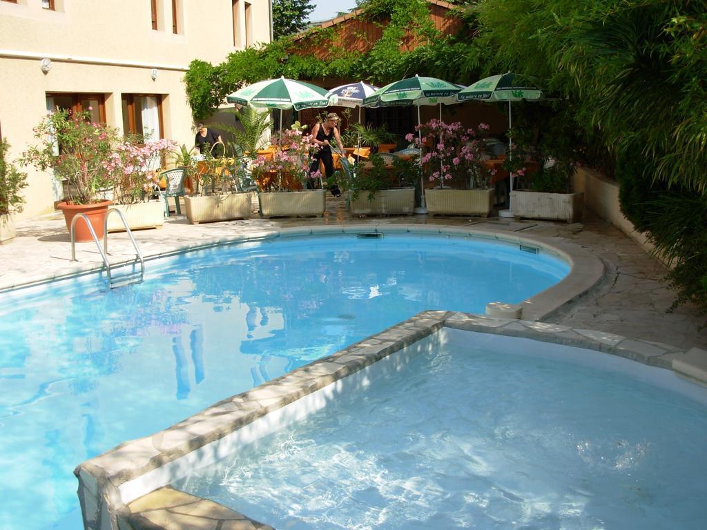 Hotel The Originals Romans-Sur-Isere Le Clos Des Tanneurs ภายนอก รูปภาพ