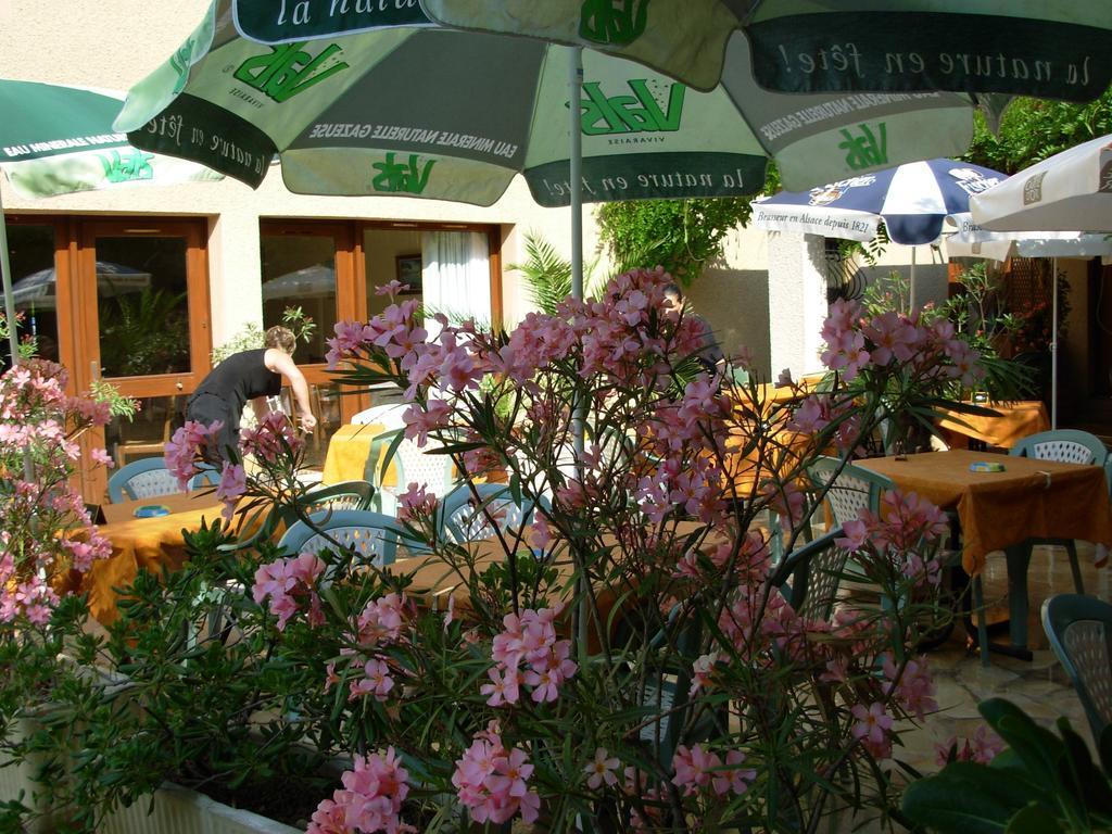 Hotel The Originals Romans-Sur-Isere Le Clos Des Tanneurs ภายนอก รูปภาพ