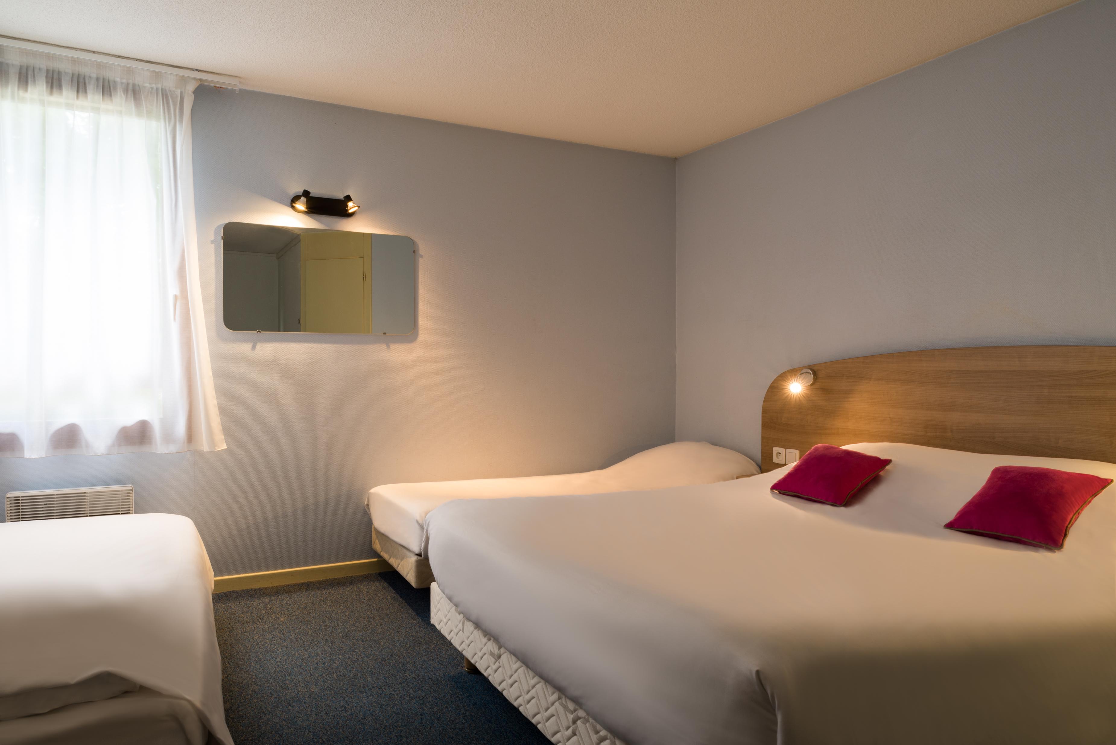 Hotel The Originals Romans-Sur-Isere Le Clos Des Tanneurs ภายนอก รูปภาพ