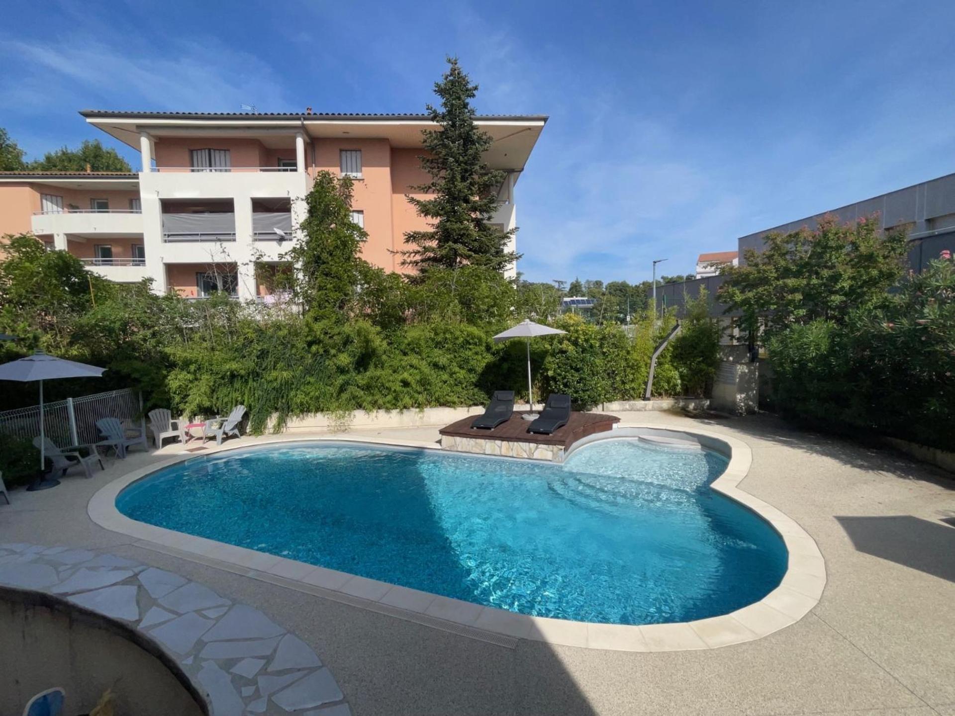 Hotel The Originals Romans-Sur-Isere Le Clos Des Tanneurs ภายนอก รูปภาพ