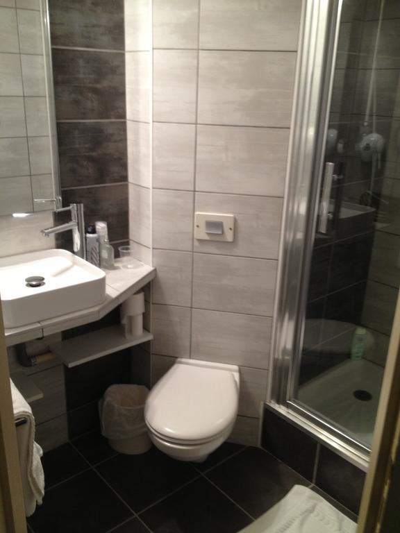 Hotel The Originals Romans-Sur-Isere Le Clos Des Tanneurs ภายนอก รูปภาพ